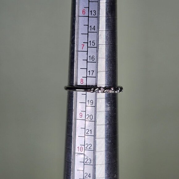 Twisted Design Band Silver Ring With Cubic Zirconia Accents Size 8 (NWOT) - Picture 7 of 7